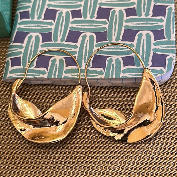 Gorgeous Gold Hoop Earrings Fortune Cookie Design - Picture 4 of 9